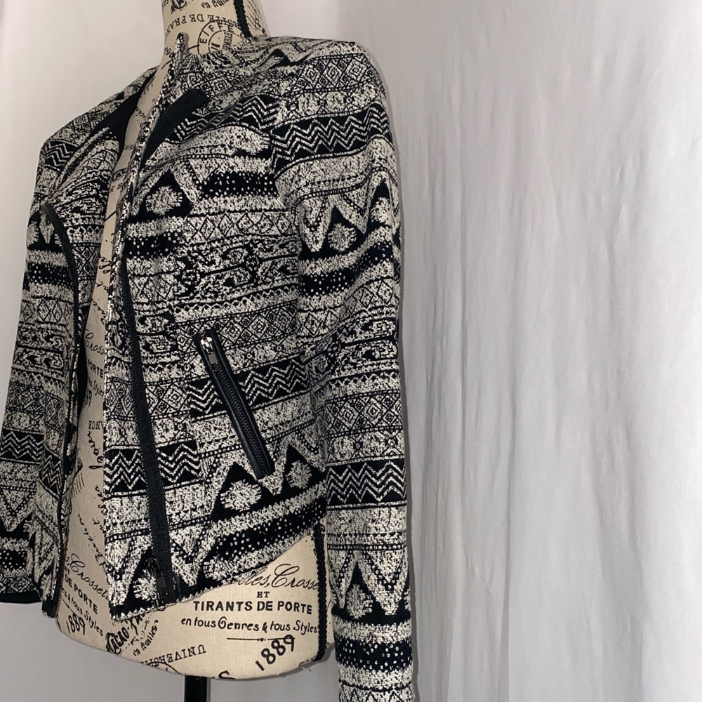 Beautiful tribal print balzer.